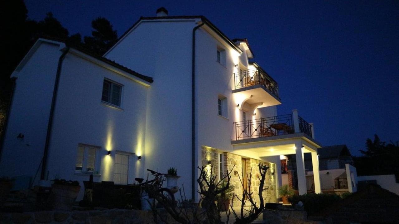 Villa Joy 4Ever Banjol ภายนอก รูปภาพ
