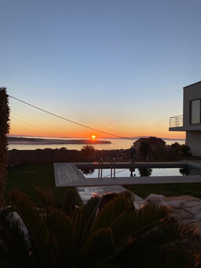 Villa Joy 4Ever Banjol ภายนอก รูปภาพ