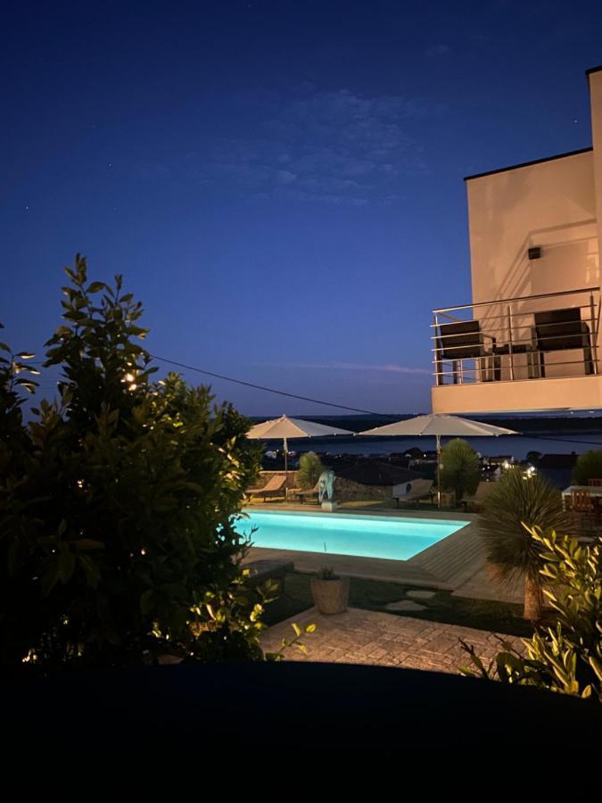 Villa Joy 4Ever Banjol ภายนอก รูปภาพ